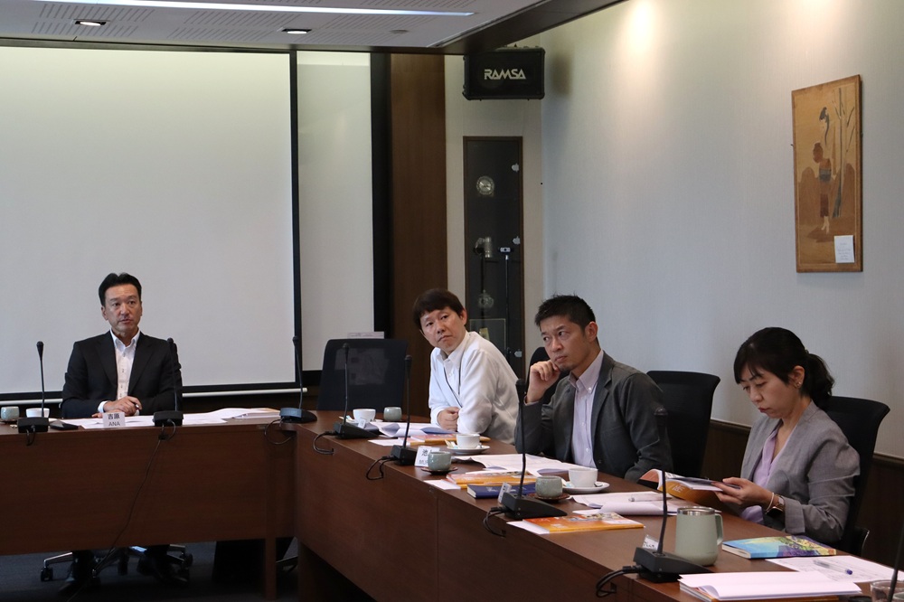 The Editorial Committee consider articles to be published in “Shoho”